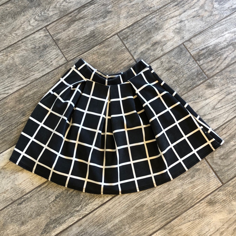 Grid patterned skirt